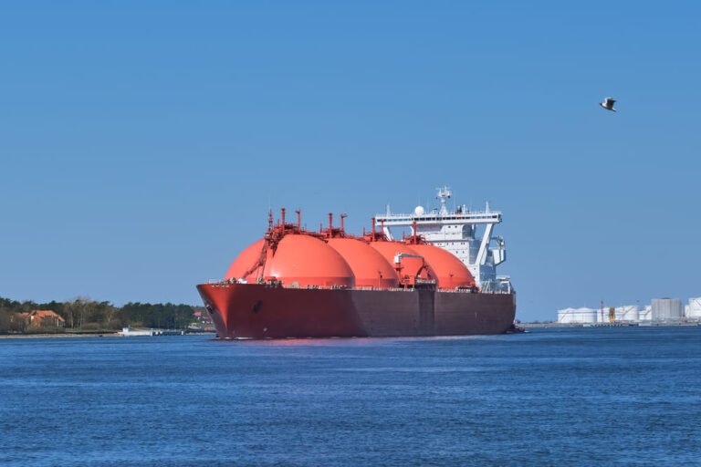 Нафтогаз бронює LNG-термінал у Литві.