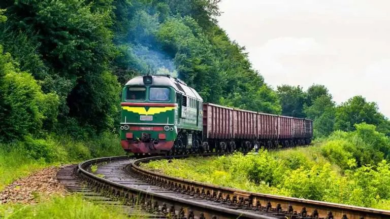 Укрзалізниця збільшує тарифи на вантажні перевезення. Бізнес в шоці, мільярди гривень осядуть на рахунках монополіста. Кажуть, без цього колапс.