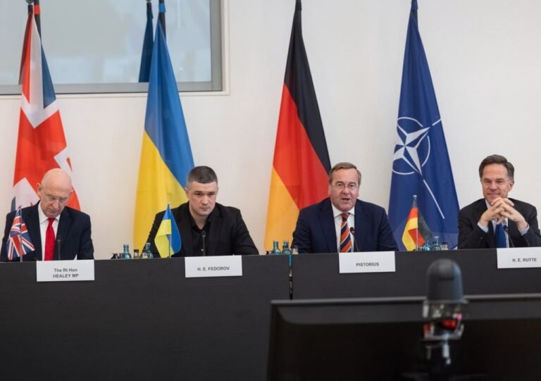 Засідання Контактної групи з питань оборони України в Брюсселі, де вирішується питання $20 мільярдів.