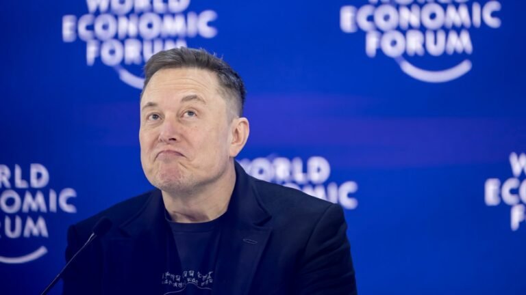 Ілон Маск, який став трильйонером після IPO SpaceX, що обійшла Amazon за капіталізацією.