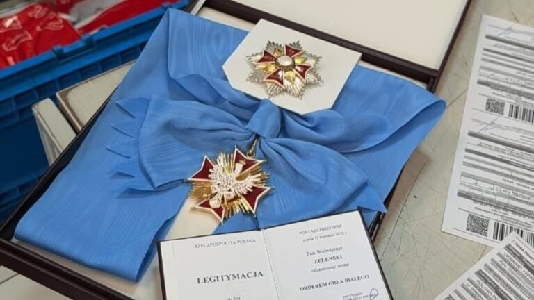 Міністерка канцелярії президента Польщі Агнешка Єнджак та її жорстка відповідь Зеленському щодо Ордена Білого Орла.