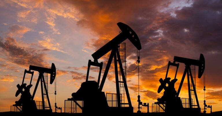 Графік падіння світових цін на нафту після угоди США-Іран, ринок штормить через Ізраїль та Китай.