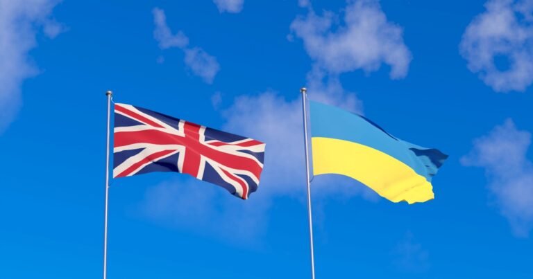 Танкери російського тіньового флоту та кремлівські шпигуни, які потрапили під британські санкції.