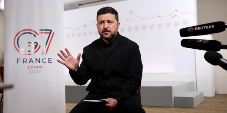 Президент Зеленський закликає Захід посилити тиск на Росію, поки Україна самостійно б'є по РФ.