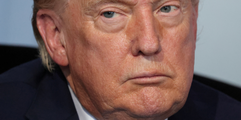 Дональд Трамп руйнує неформальну дипломатію США в Брюсселі, знищивши "вечері однодумців", що послабило вплив Америки.