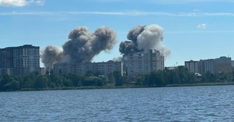 Знищений центр космічного зв'язку РФ, палаючий завод та військова логістика ворога.