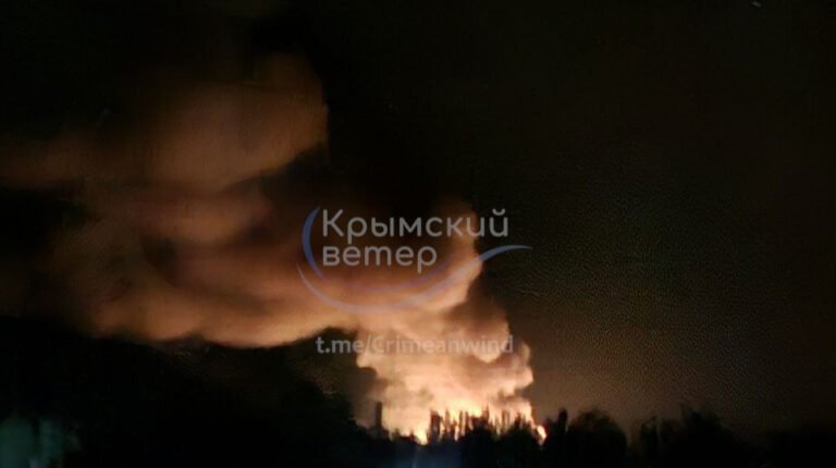 Наслідки вибухів в окупованому Криму, приліт по ФСБ та атака на ТЕС, перебої зі світлом.