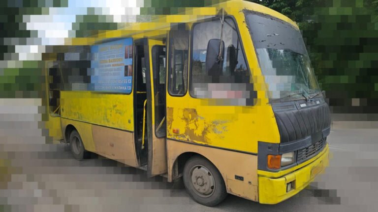Наслідки російської атаки на Херсон та Шостку: загиблий чоловік, поранені діти.
