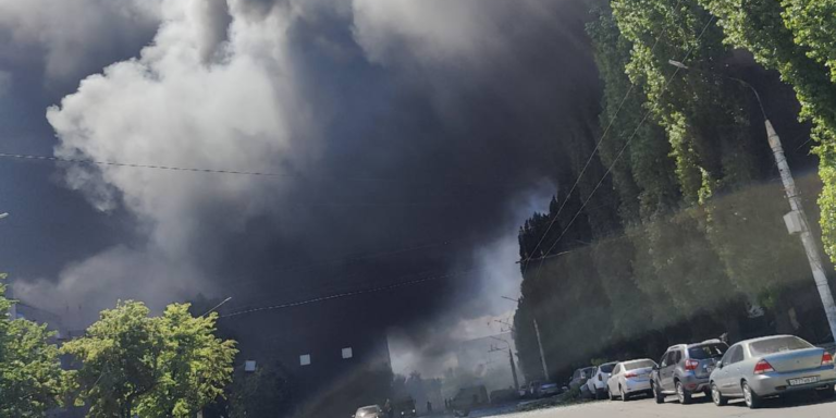 Російський завод напівпровідників у Воронежі палає. Виробляє компоненти для «Панцирів» та ракет. Загадкова пожежа, офіційних коментарів немає.