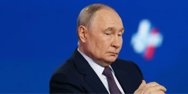 Служба зовнішньої розвідки України: Росіяни масово відвертаються від путінської партії Единая Россия.