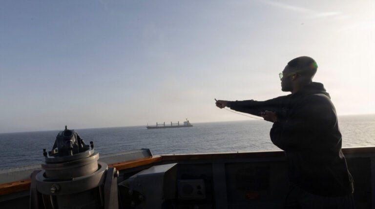 Американські військові удари по об'єктах Ірану в Ормузькій протоці після атаки дроном на танкер.
