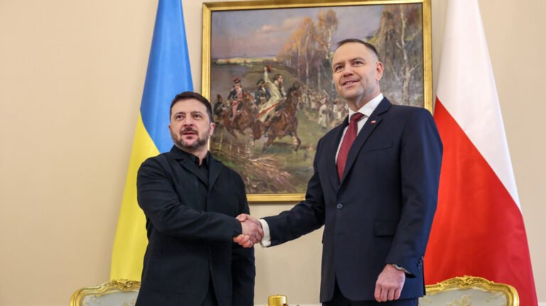 Польща пояснила скандал з орденом Білого Орла. Зеленський позбувся нагороди, а Муссоліні та Шредер — ні.