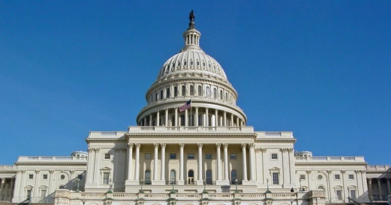 Сенат США відмовив у забороні Трампу бомбити Іран, вирішивши долю резолюції одним голосом.