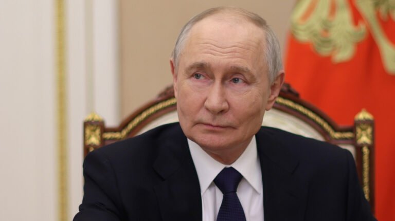 Російський диктатор Путін висунув нові "мирні" ініціативи. Серед них – припинити удари та обмежити бойові дії чотирма українськими областями. Причину пояснив "дефіцитом ЗСУ".