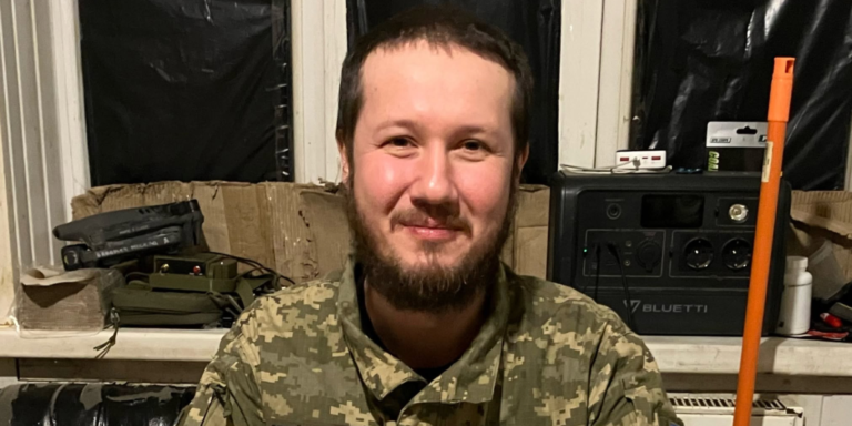 Ігор Ходжаніязов, старший матрос та музикант, який загинув на фронті.