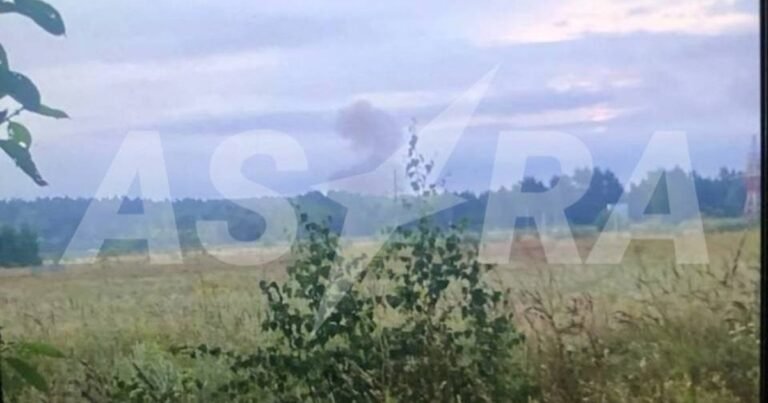 Димить логістичний центр Wildberries або горить нафтопереробне підприємство в Татарстані після атаки дронів