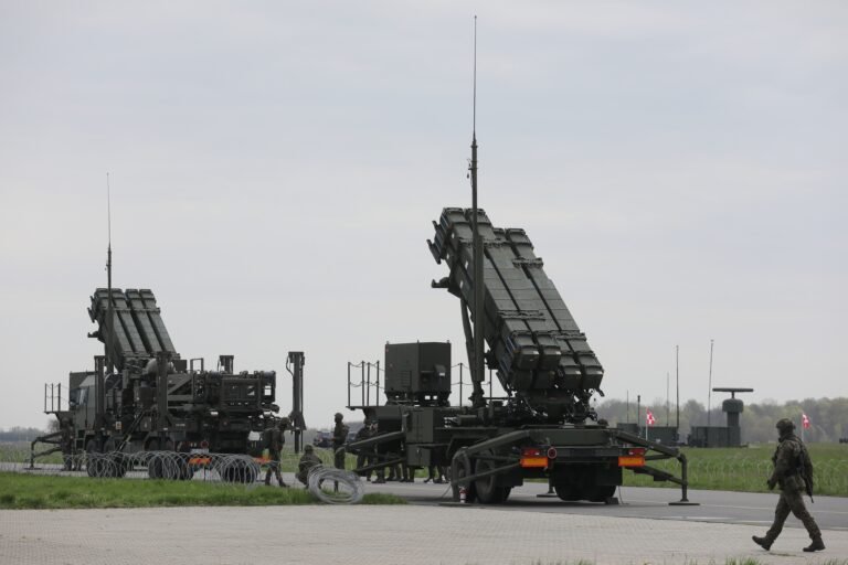 Греція вагається щодо Patriot для України, поки НАТО тисне, а Київ просить ракети, посилаючись на «внесок».
