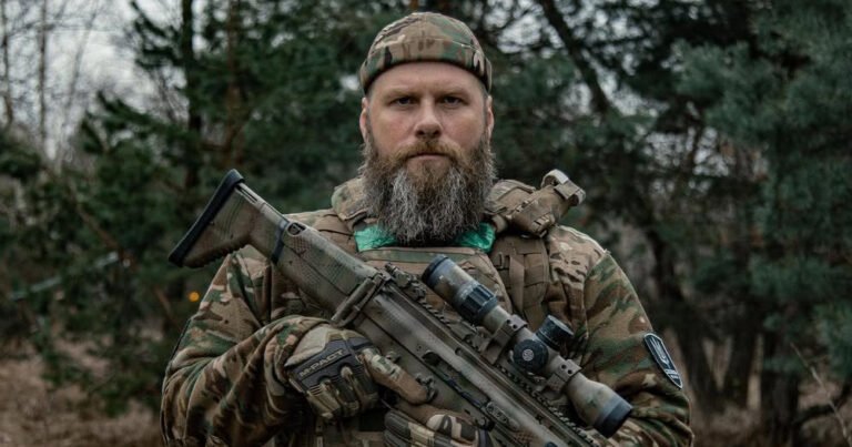 Актор-військовий Володимир Ращук, головний фігурант скандалу з розлученням та новою коханкою під час вагітності дружини.
