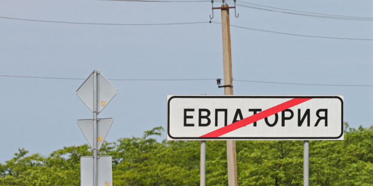 Українські військові удари перетворюють Крим на логістичне пекло для Росії, цілячи в мости, ППО та енергетику.