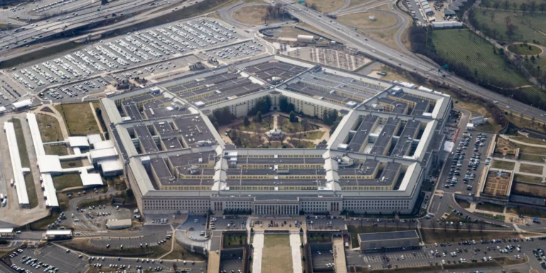 Дональд Трамп гальмує допомогу Україні, 400 мільйонів доларів розтягнуть на роки.