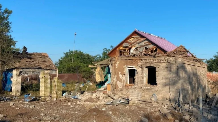 Наслідки російського удару по Райгородку: загибла жінка та поранені, зокрема дитина.