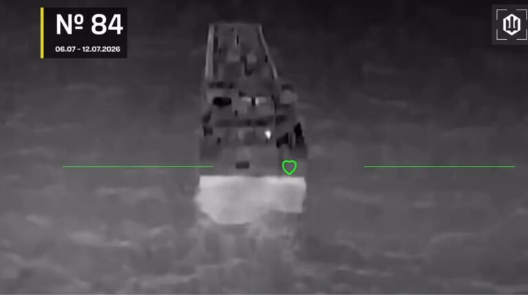 Командувач Роберт «Мадяр» Бровді оприлюднив відео масового ураження російських суден в Азовському морі, а також удар по загадковому «Кримському рубильнику».
