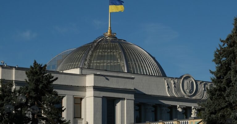 Український національний пантеон — місце для вшанування "видатних" українців. Польща чекає списків імен. Чергова імітація пам'яті.