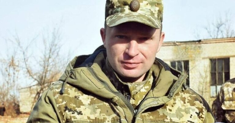 Михайло Драпатий, новий головнокомандувач ЗСУ, разом з Ігорем Скибюком, начальником Генштабу, під час прийняття повноважень.