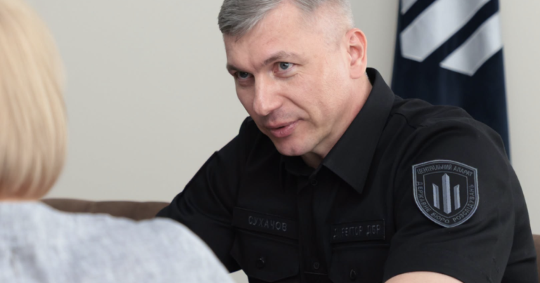 Печерський суд заборонив розслідування про майно брата директора ДБР. Суддя Вовк закрив справу про 143 квартири, посягаючи на право журналістів.