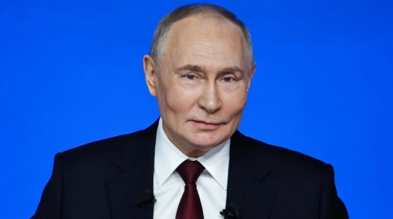 Диктатор Путін вимагає продовжити обстріли України, хизуючись неіснуючими "захопленнями".