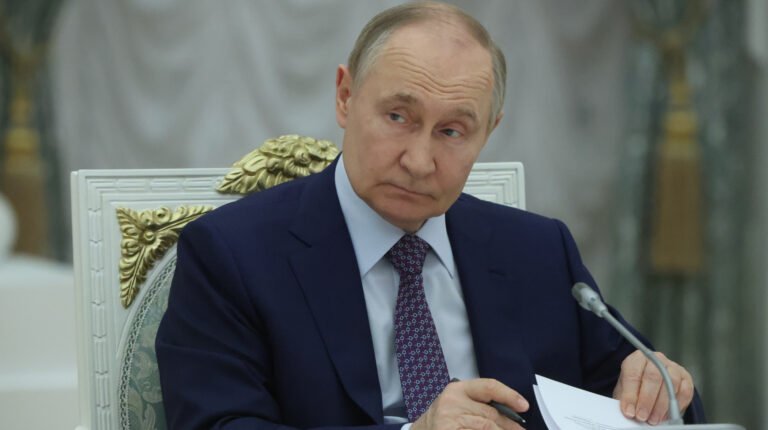 Путін бреше про Костянтинівку. Генштаб: місто під контролем, тривають бої. Дезінформація Кремля розбивається об факти.