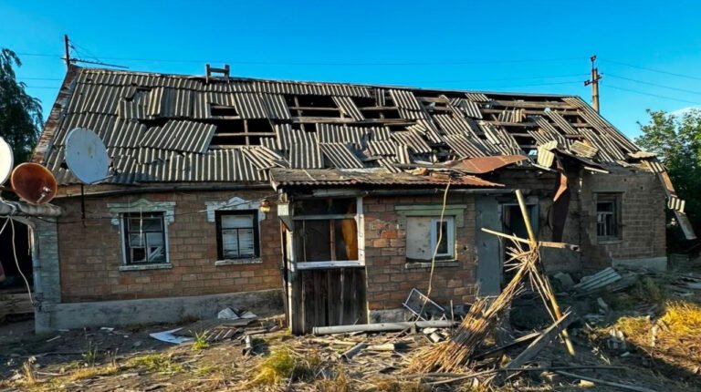 Наслідки російської атаки на Дніпропетровщину, троє загиблих, зруйновані підприємства та інфраструктура.