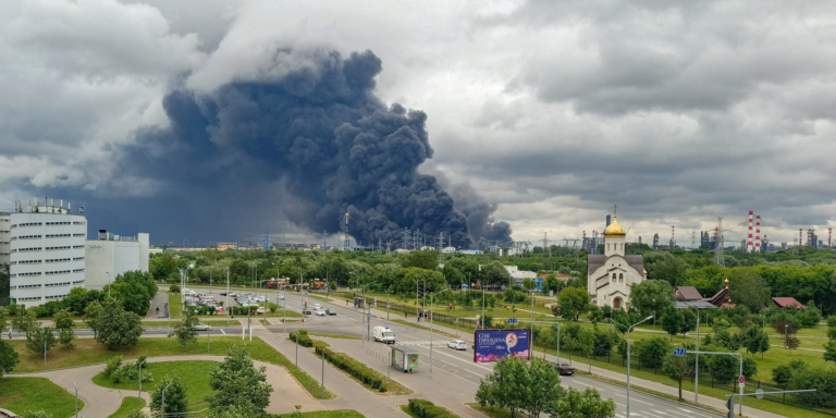 Кремль змушує пропаганду приховувати удари ЗСУ. Путін визнав проблеми з паливом після атак. 40% нафтопереробки РФ виведено з ладу.