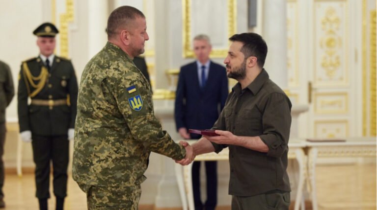 Генерал Валерій Залужний підтвердив намір балотуватися у президенти. Банкова намагалася його відмовити, але отримала відсіч.