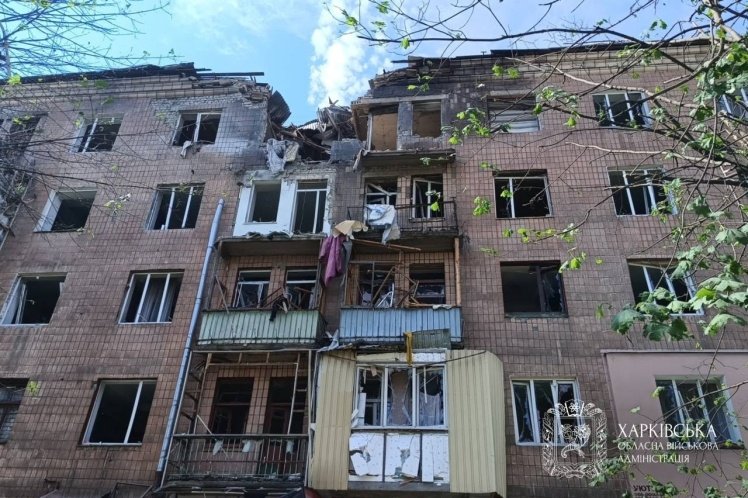Наслідки російських атак по Харкову та Києву: руїни, загиблі, поранені, включаючи дітей.