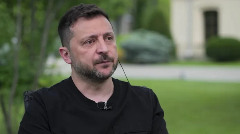 Президент Зеленський пояснює кадрові зміни в обороні, виклики зими та мобілізації.