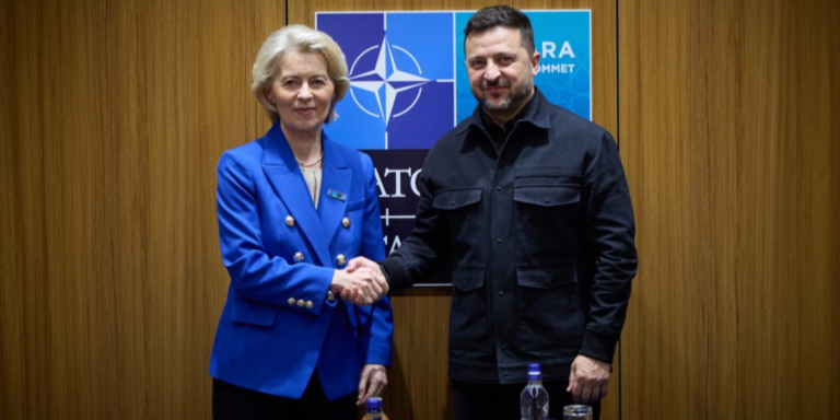 Урсула фон дер Ляєн піариться на оборонній угоді між ЄС та Україною.