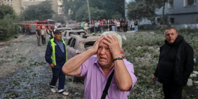 Російська атака на Львів: поранені, руїни, рятувальна операція. Цинічний удар по мирних українцях.