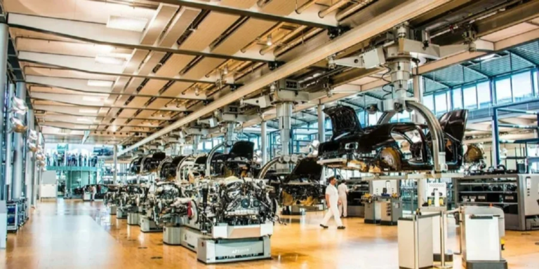 Керівництво Volkswagen жорстко скорочує модельний ряд та опції. Група VW радикально зменшує виробництво, готується до масштабних звільнень та розпродажу активів, стикаючись з кризою.
