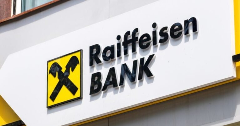 Raiffeisen Bank: Євросоюз вагається, а банк сплачує податки Росії, підтримуючи ВПК.