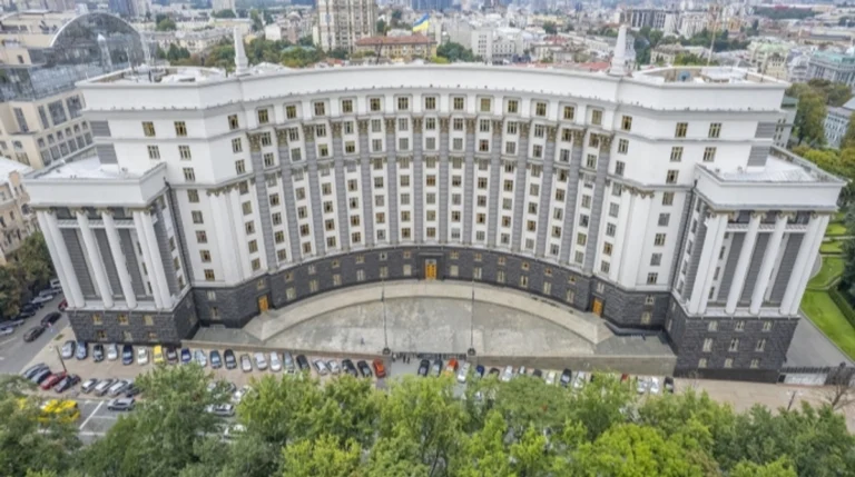 Новий Кабмін призначено. Сергій Корецький очолив уряд. Депутати проігнорували протести через звільнення Федорова.