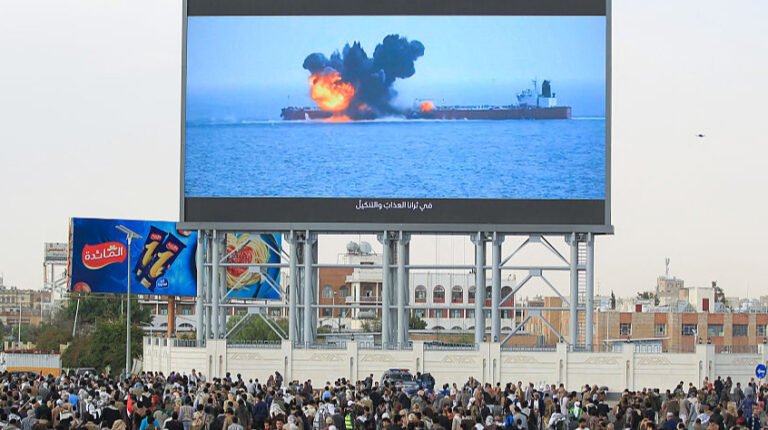Єменські хусити оголосили морську блокаду Саудівської Аравії. Суднам, що заходять у порти, загрожує атака. Танкери тікають.