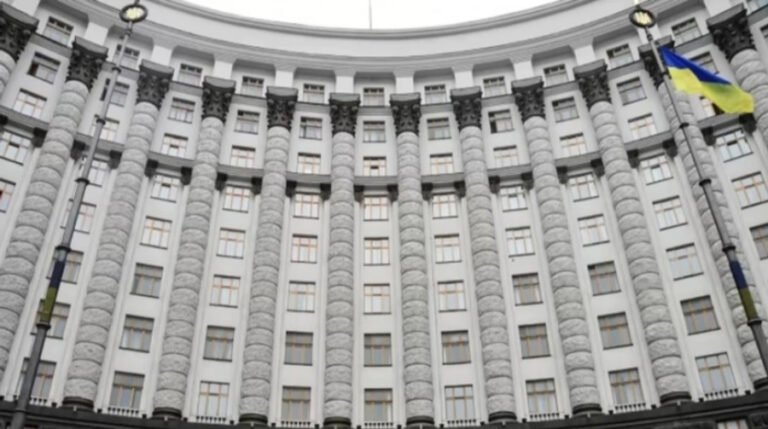 Зеленський перетасовує Кабмін: розкол міністерств та кадрова ротація.