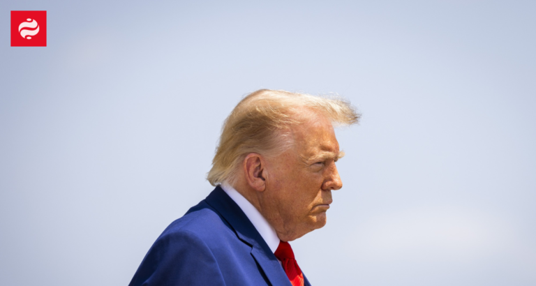 Дональд Трамп, занепокоєний дефіцитом ракет ППО, відкладає удари по Ірану на фоні зростання напруги на Близькому Сході.