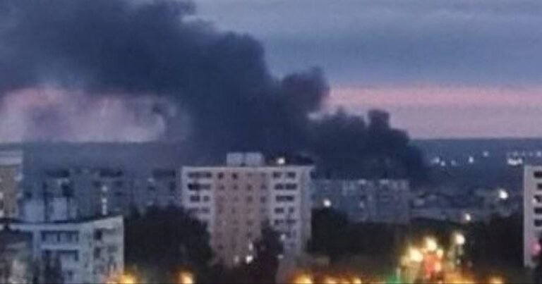 Український президент Володимир Зеленський звітує про свіжі далекобійні удари по об'єктах у Росії.