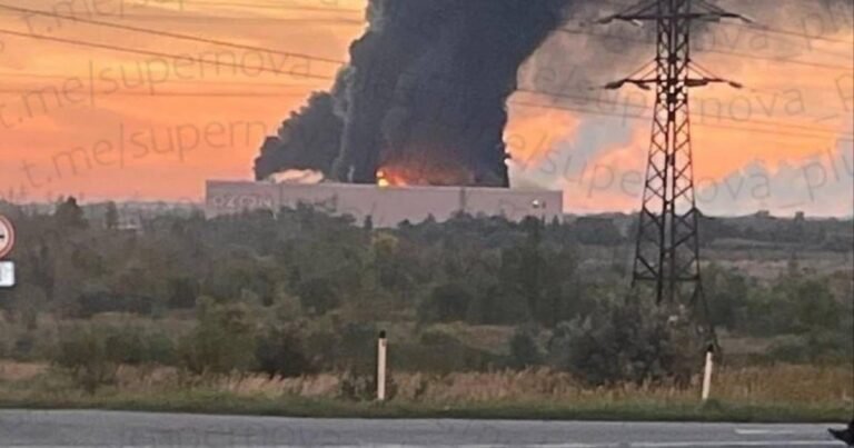 Масштабна пожежа на логістичному хабі Ozon після влучної атаки України.