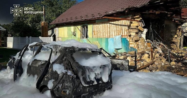 Прем'єр-міністр Сергій Корецький повідомляє про російські удари по критичній інфраструктурі України.