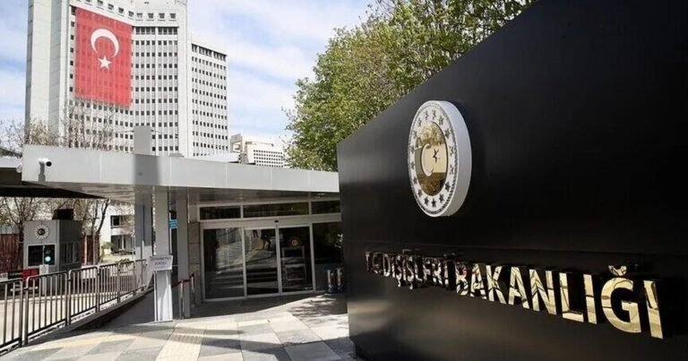 Посла України Нарімана Джеляла викликали до МЗС Туреччини через атаки на турецькі судна в Чорному морі. Анкара вимагає безпеки судноплавства.
