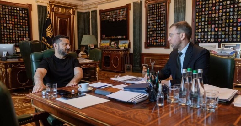 Президент Зеленський "скоординував" уряду дип. роботу. Фінансування оборони, енергетика, соцпрограми – пріоритети. Міністри, Офіс президента мають прискоритись.