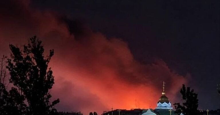 Крим горить: вибухи, пожежі на військових об'єктах після атаки дронів.